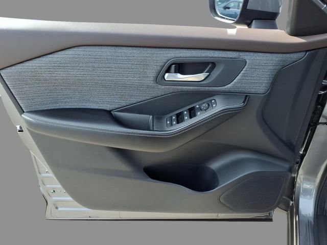 Used 2023 Nissan Rogue SV image 16