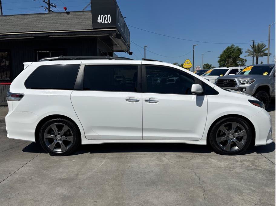 Used 2015 Toyota Sienna SE w/ SE Preferred Package FWD image 8