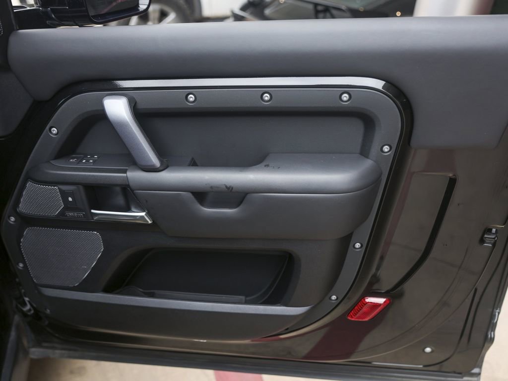 Used 2022 Land Rover Defender 90 V8 image 33