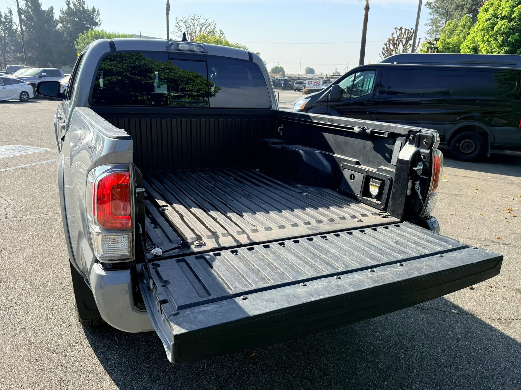 Used 2021 Toyota Tacoma TRD Sport w/ Technology Package image 7