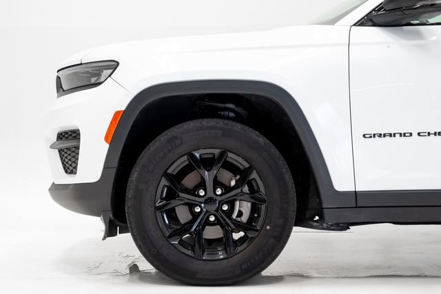 Used 2024 Jeep Grand Cherokee Altitude AWD/4WD image 32