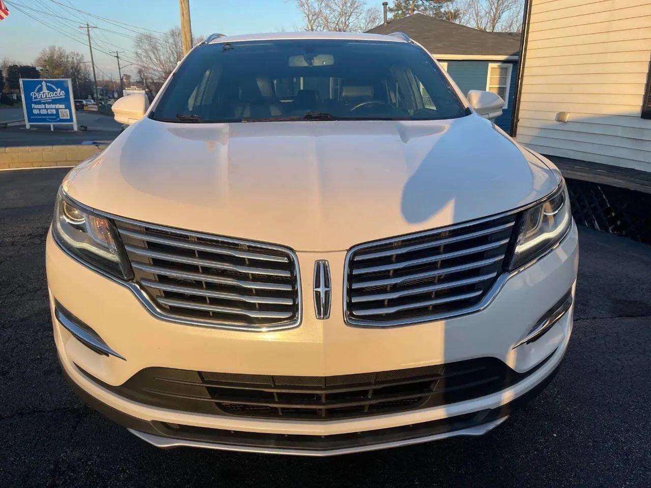 Used 2017 Lincoln MKC Premiere FWD image 2