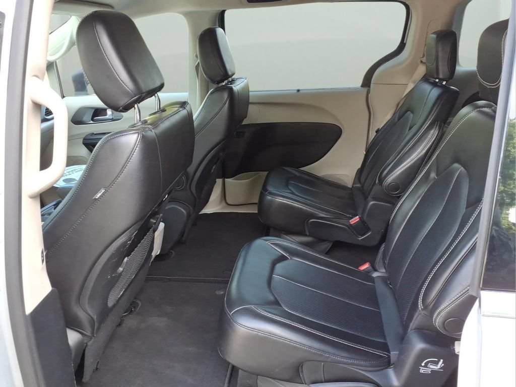 Used 2023 Chrysler Pacifica Touring-L FWD image 30