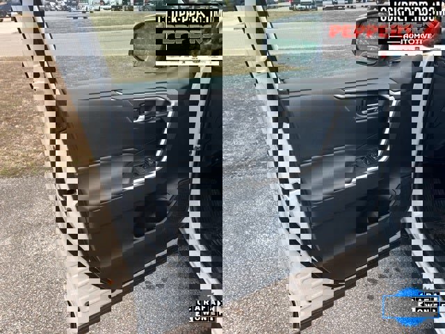 Used 2024 Toyota RAV4 SE w/ Convenience Package image 10