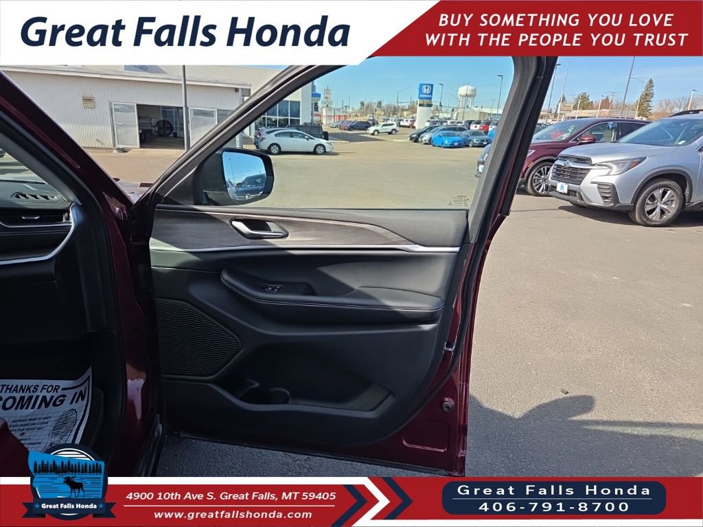 Used 2023 Jeep Grand Cherokee Limited w/ Trailer Tow Prep Group (B) image 15