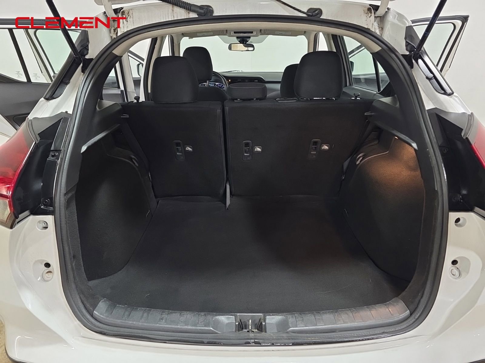 Used 2022 Nissan Kicks S image 8