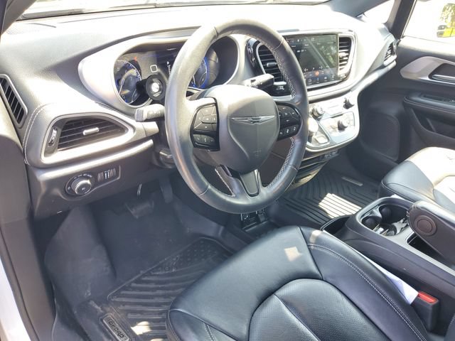 Used 2021 Chrysler Pacifica Touring-L w/ S Appearance Package FWD image 14