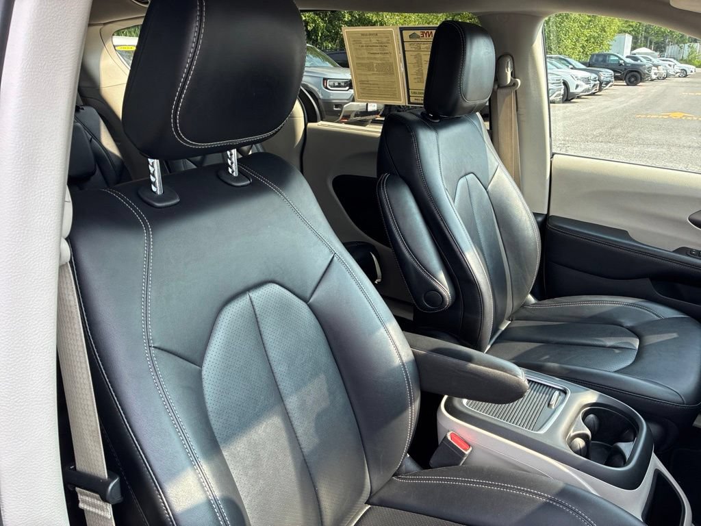 Used 2024 Chrysler Pacifica Touring-L FWD image 35