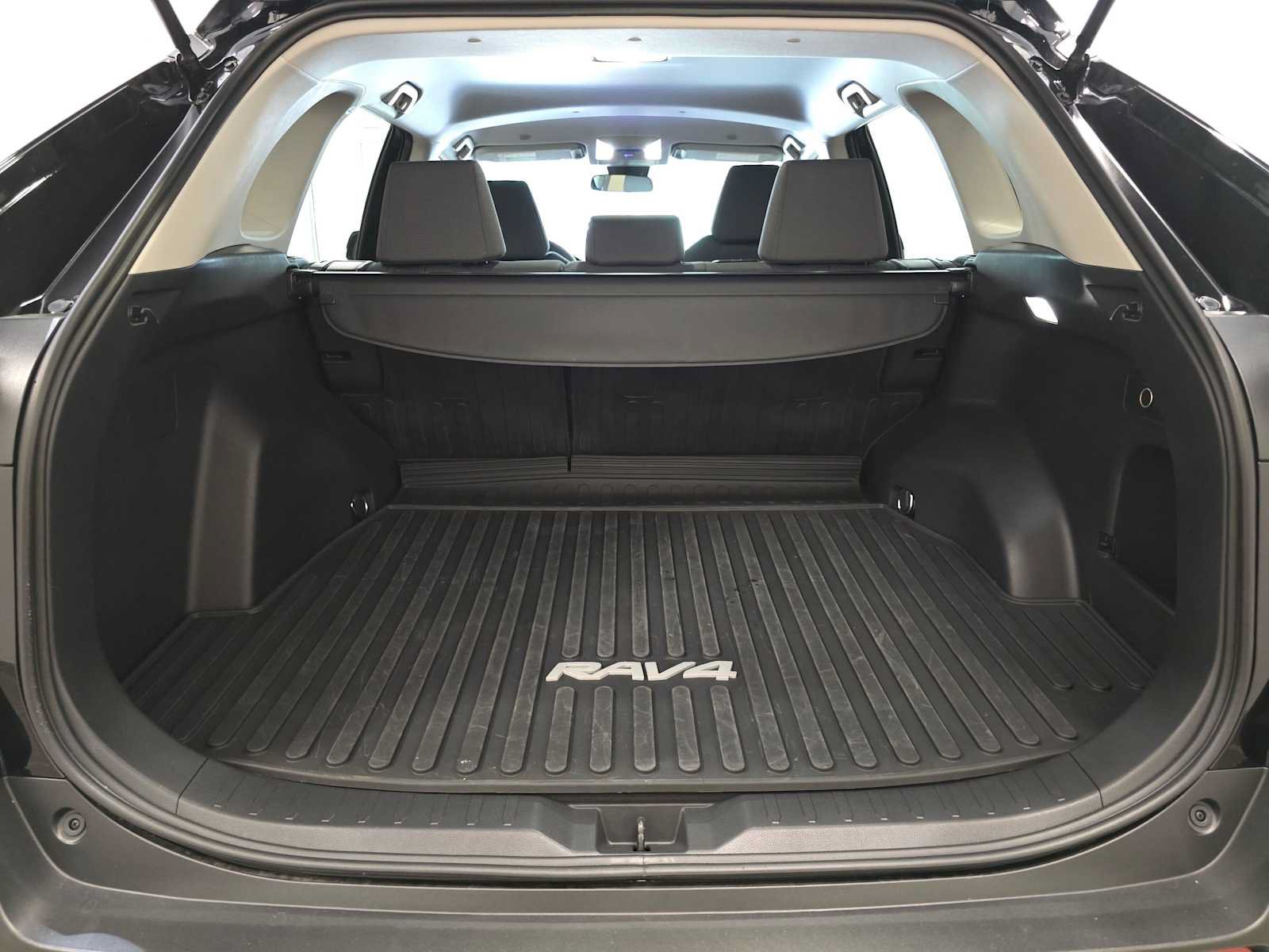 Certified 2025 Toyota RAV4 XLE AWD/4WD image 30