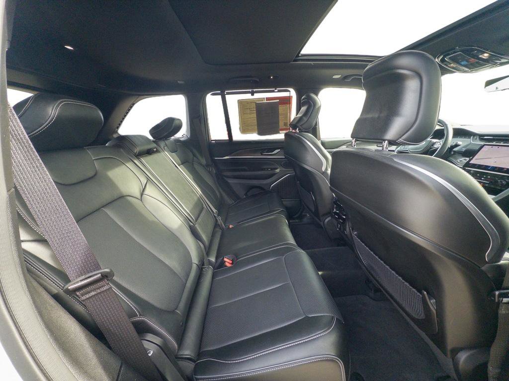 Used 2023 Jeep Grand Cherokee Overland w/ Luxury Tech Group IV image 23