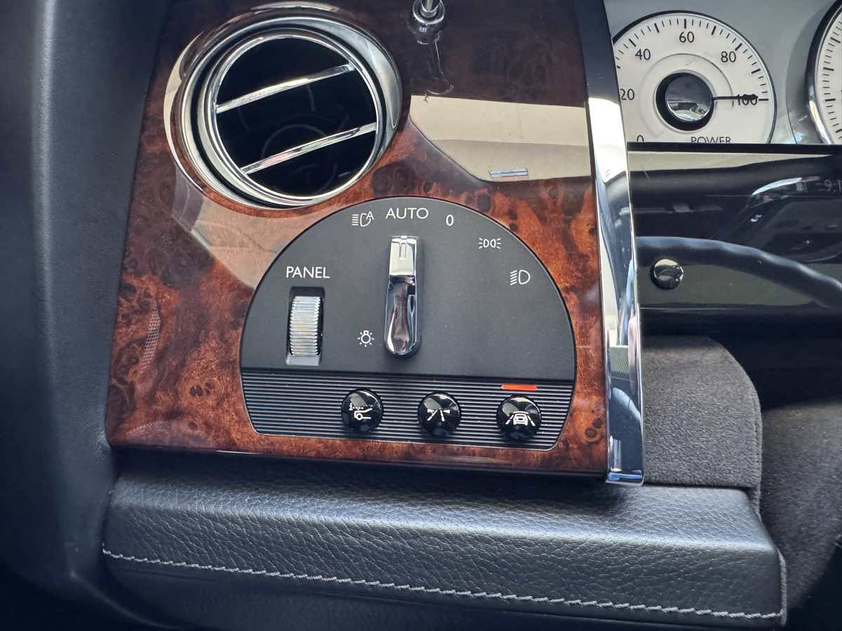 Used 2014 Rolls-Royce Ghost RWD image 27