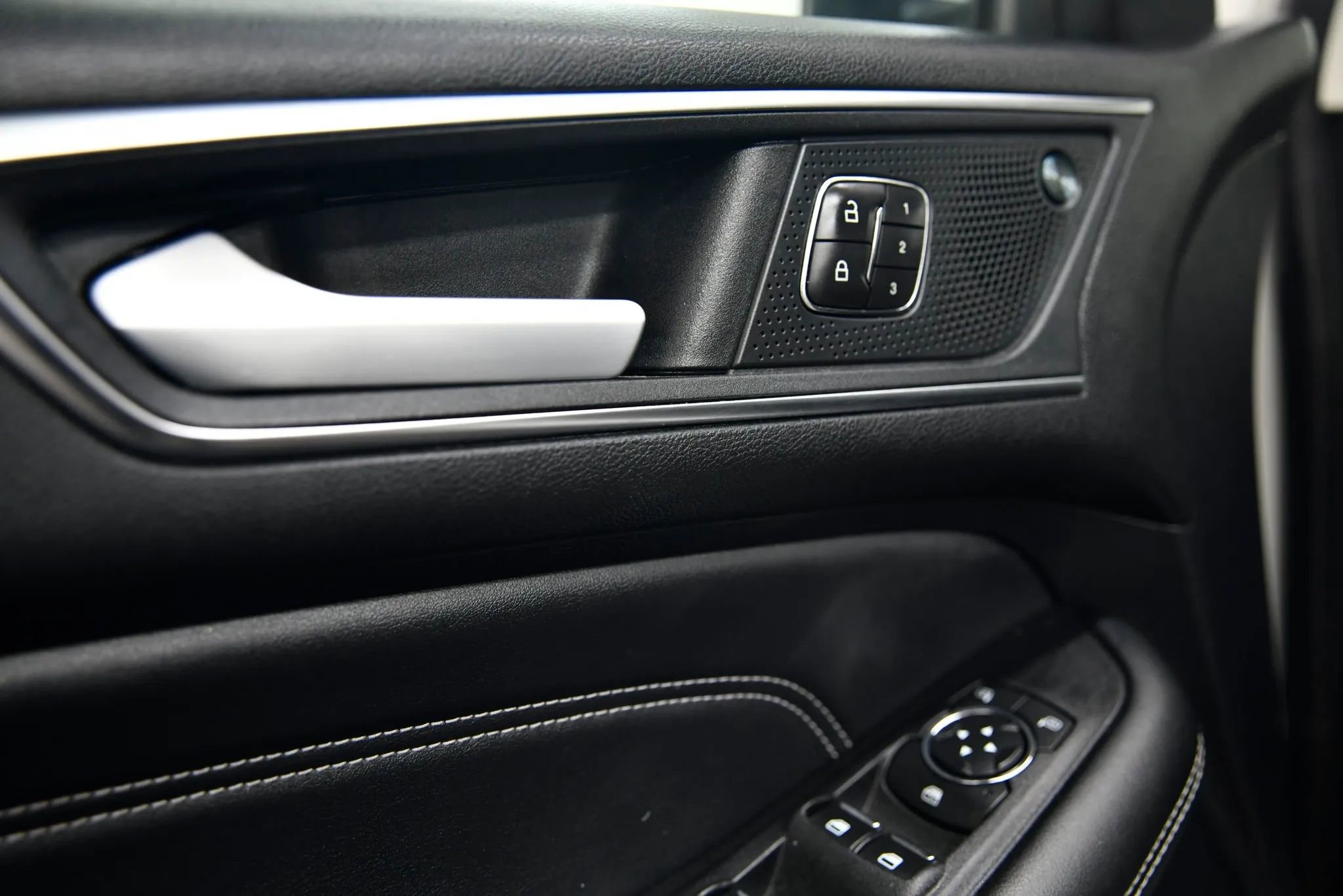 Used 2021 Ford Edge Titanium image 10