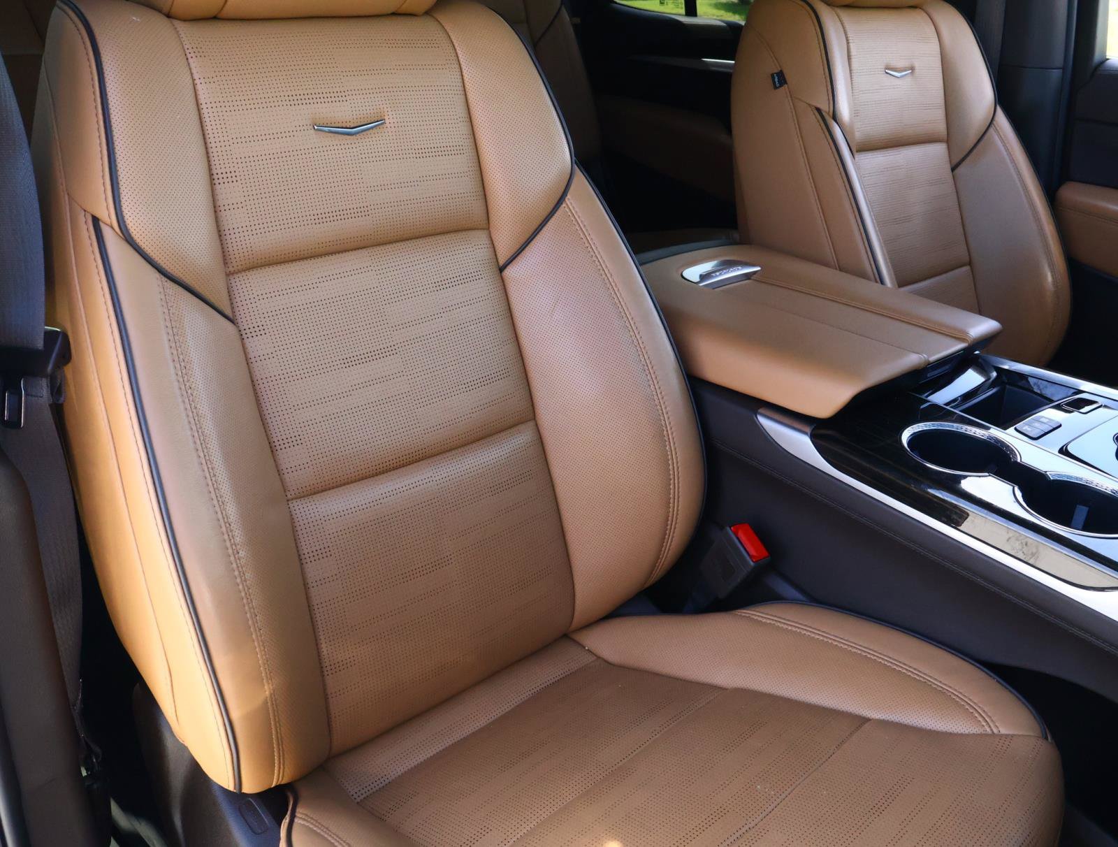Certified 2025 Cadillac Escalade Premium Luxury w/ LPO, Floor Liner Package RWD image 24