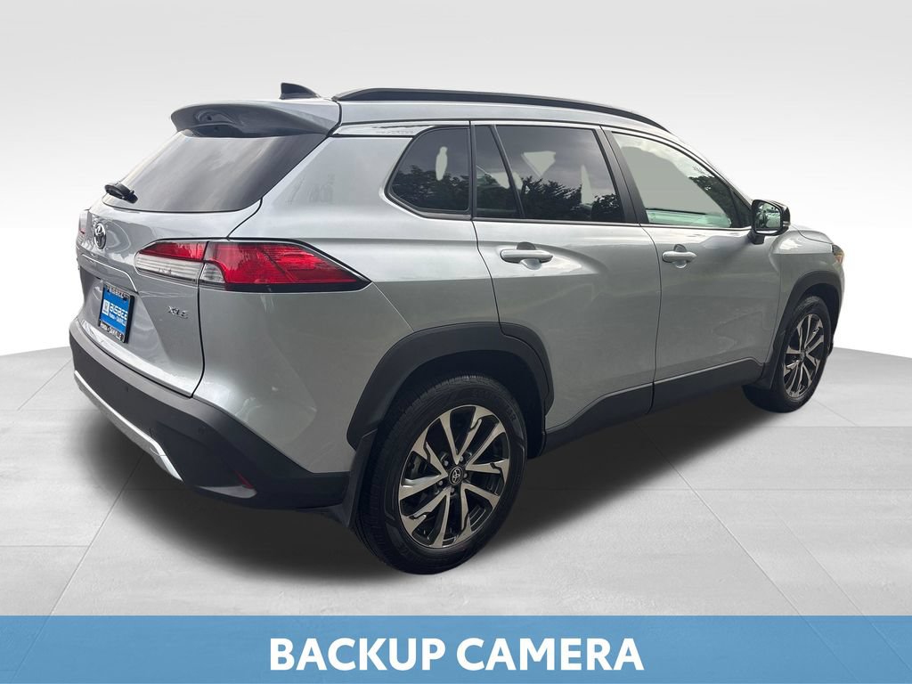 Used 2025 Toyota Corolla Cross XLE FWD image 8