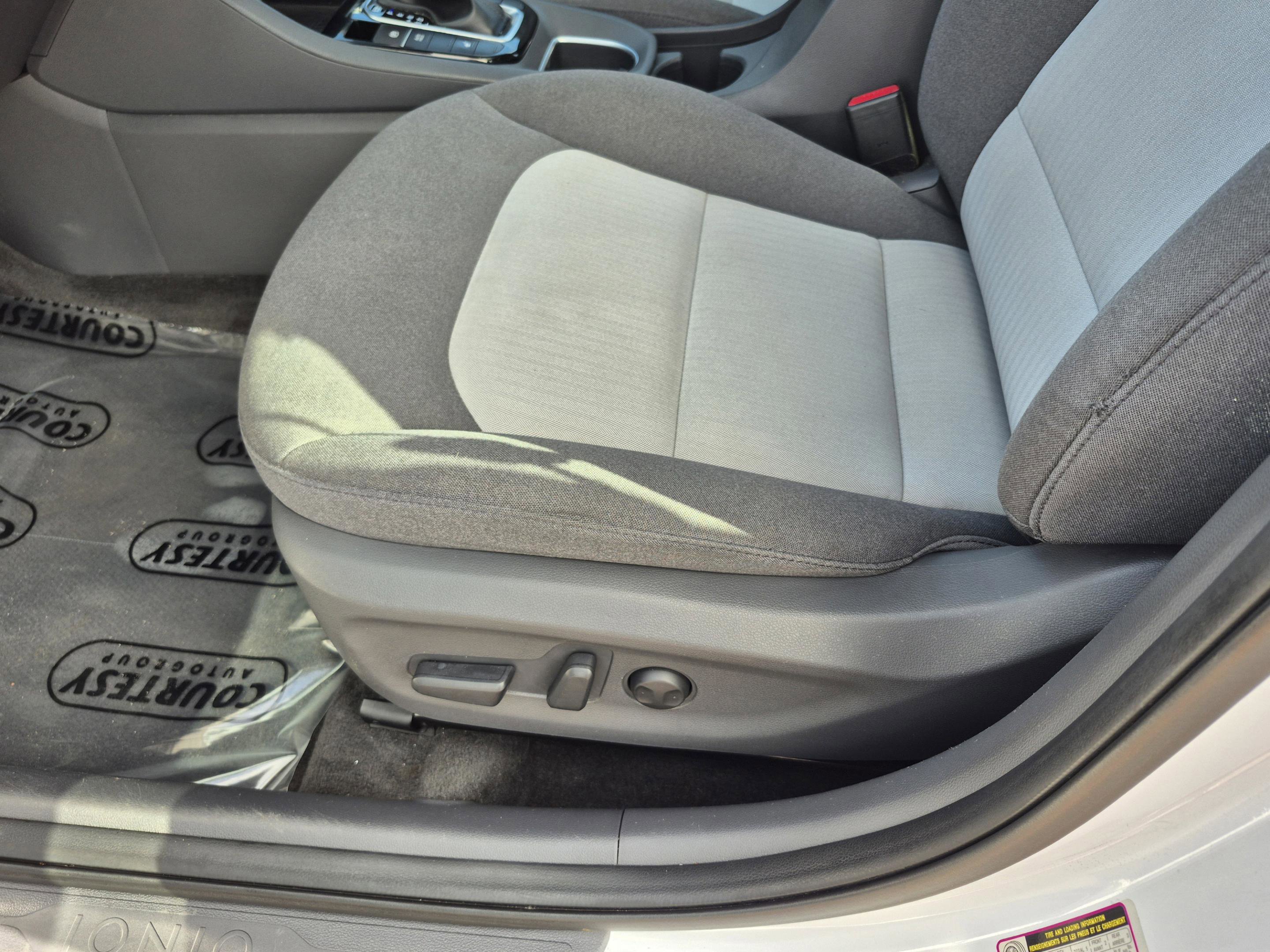 Used 2020 Hyundai Ioniq SEL FWD image 18