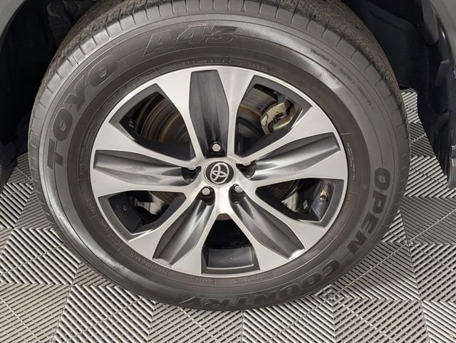 Used 2023 Toyota Highlander XLE image 8