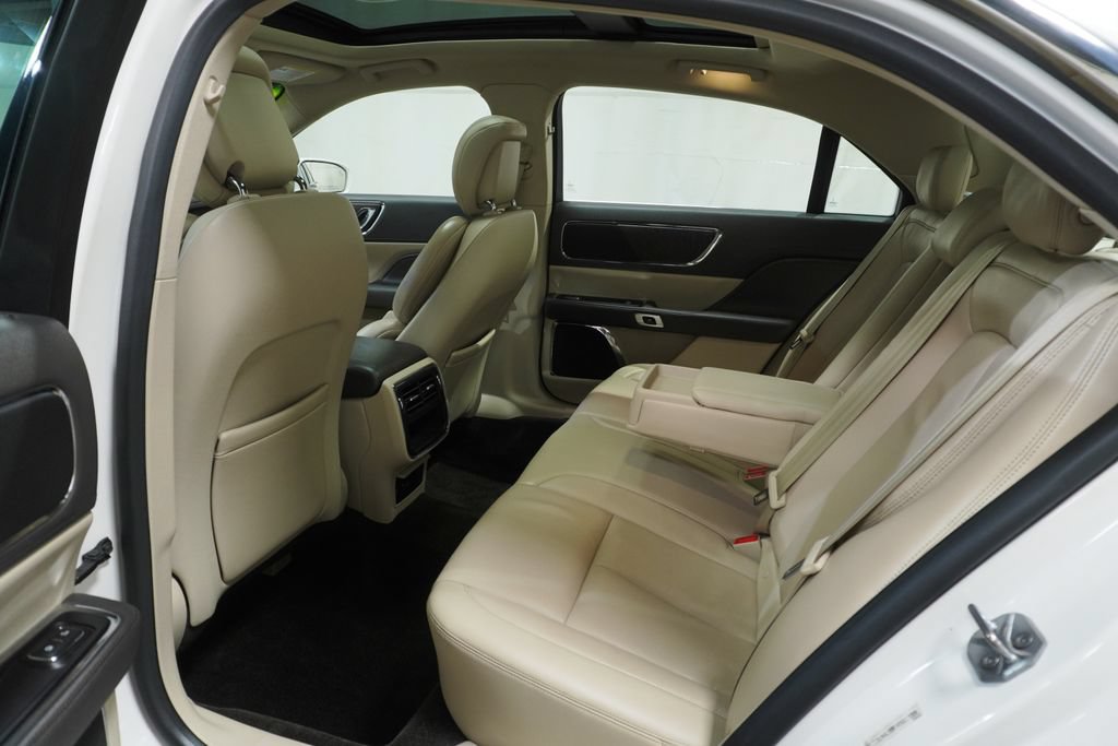 Used 2017 Lincoln Continental Select FWD image 14