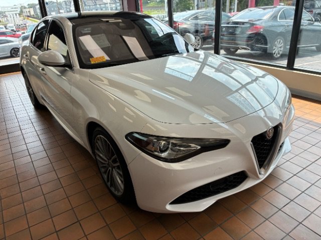 Used 2019 Alfa Romeo Giulia Ti w/ Quick Order Package 22Z Lusso RWD video 1