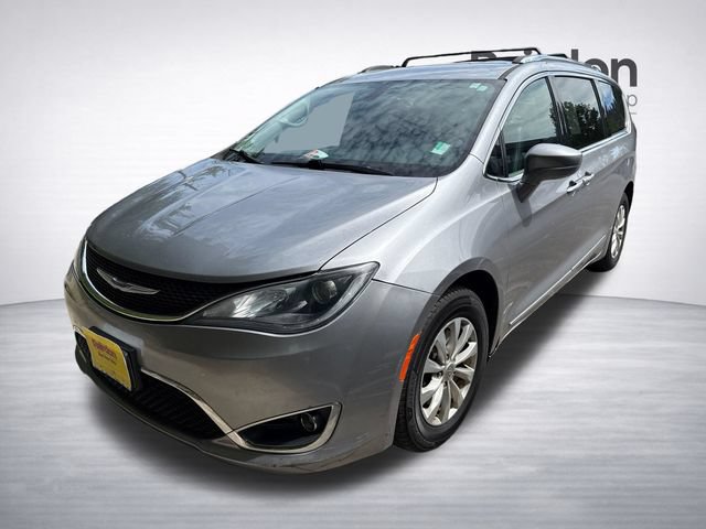 Used 2019 Chrysler Pacifica Touring-L FWD image 3