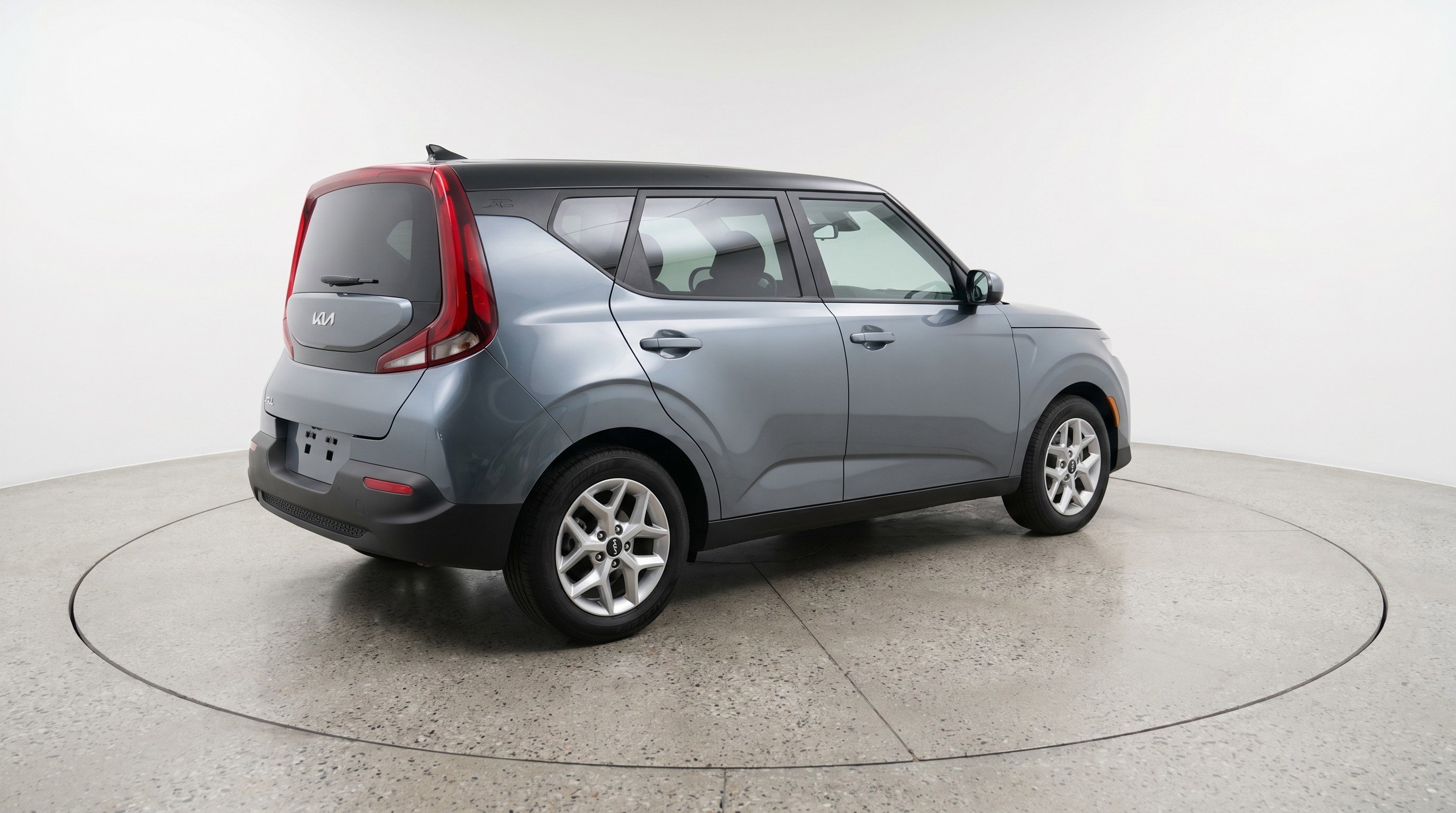 Used 2025 Kia Soul LX w/ LX Technology Package FWD image 9