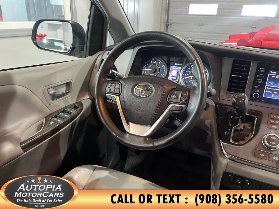 Used 2019 Toyota Sienna XLE image 31