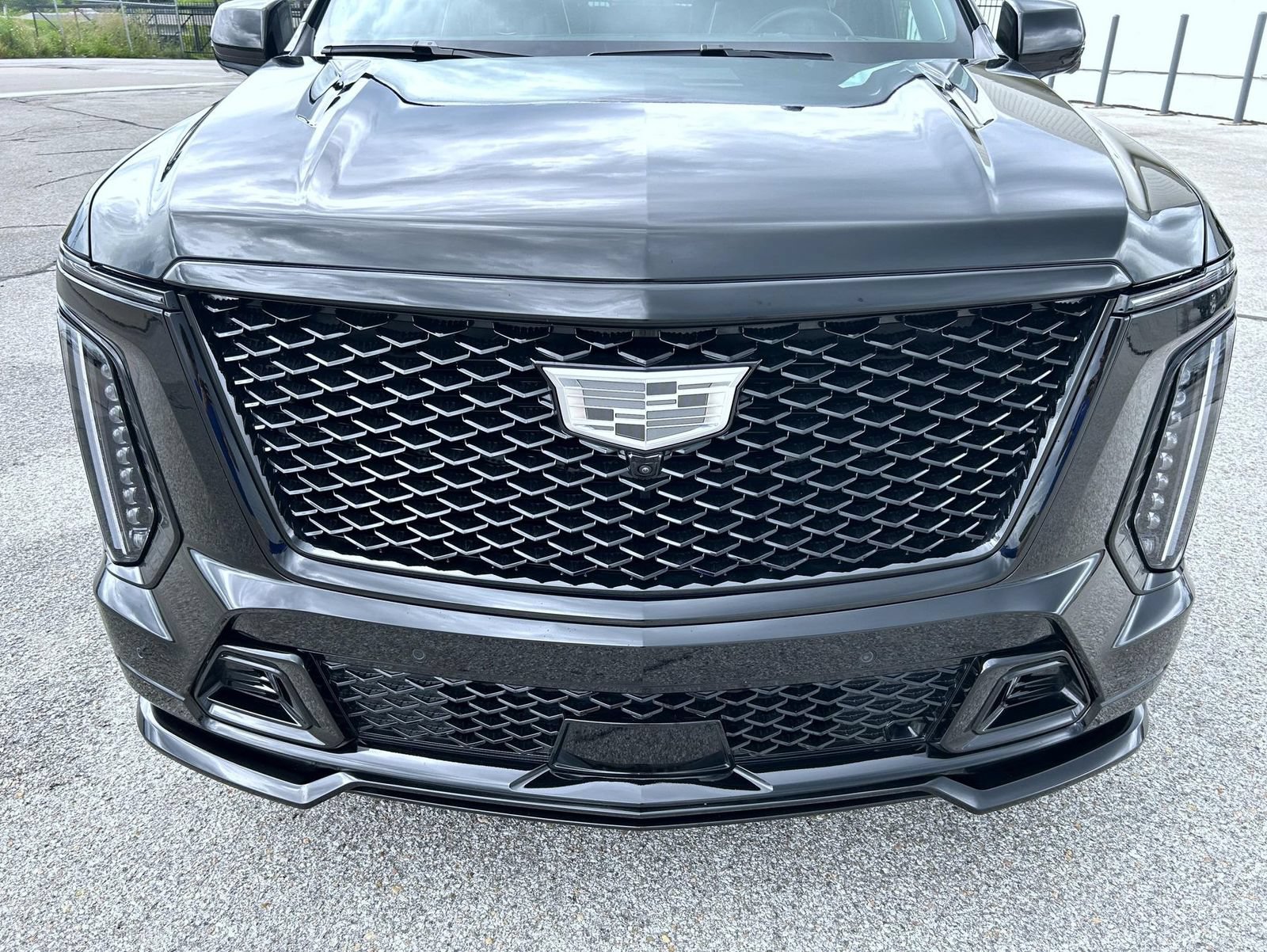 Certified 2026 Cadillac Escalade V w/ LPO, ONYX Package AWD/4WD image 9