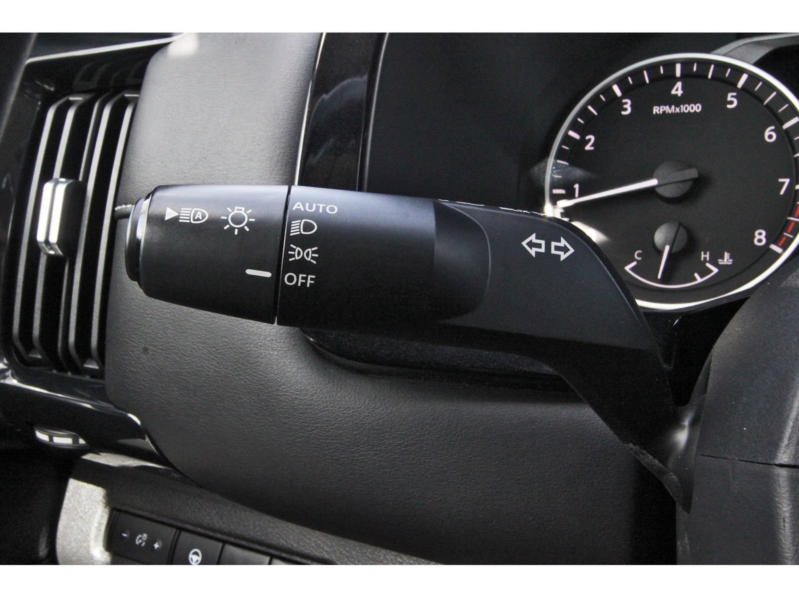 Used 2024 Nissan Pathfinder SV FWD image 21