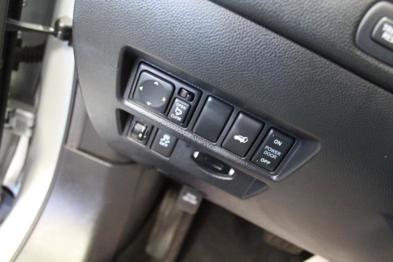 Used 2017 INFINITI QX70 AWD w/ Premium Package image 11