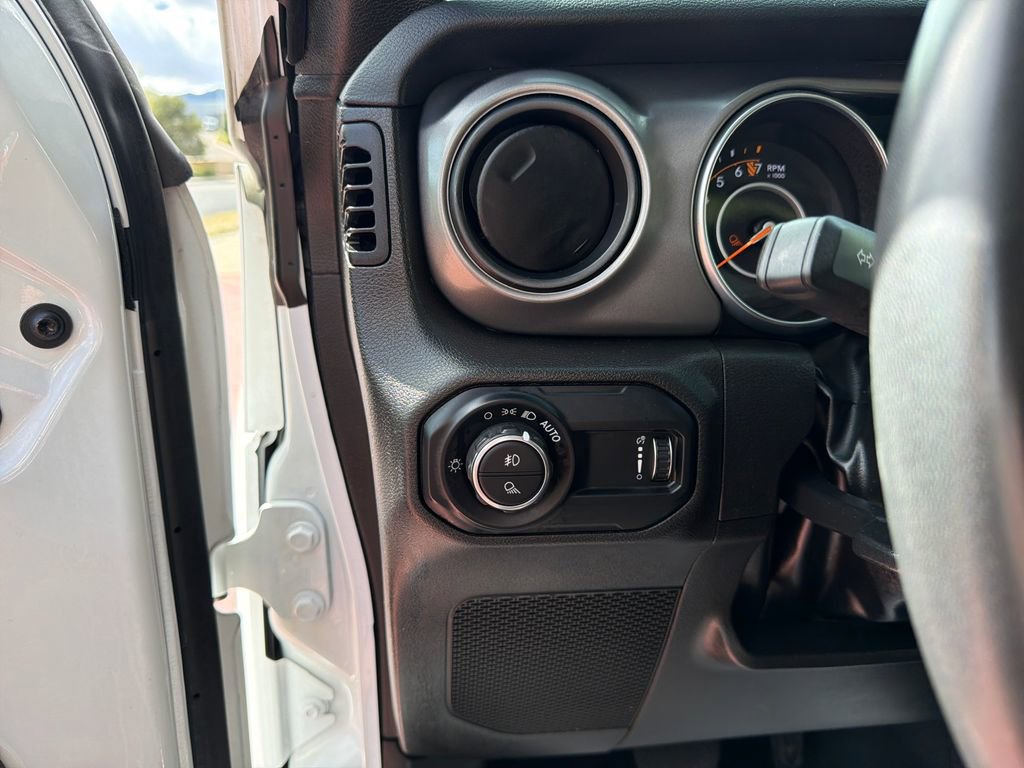 Used 2023 Jeep Gladiator Sport image 13