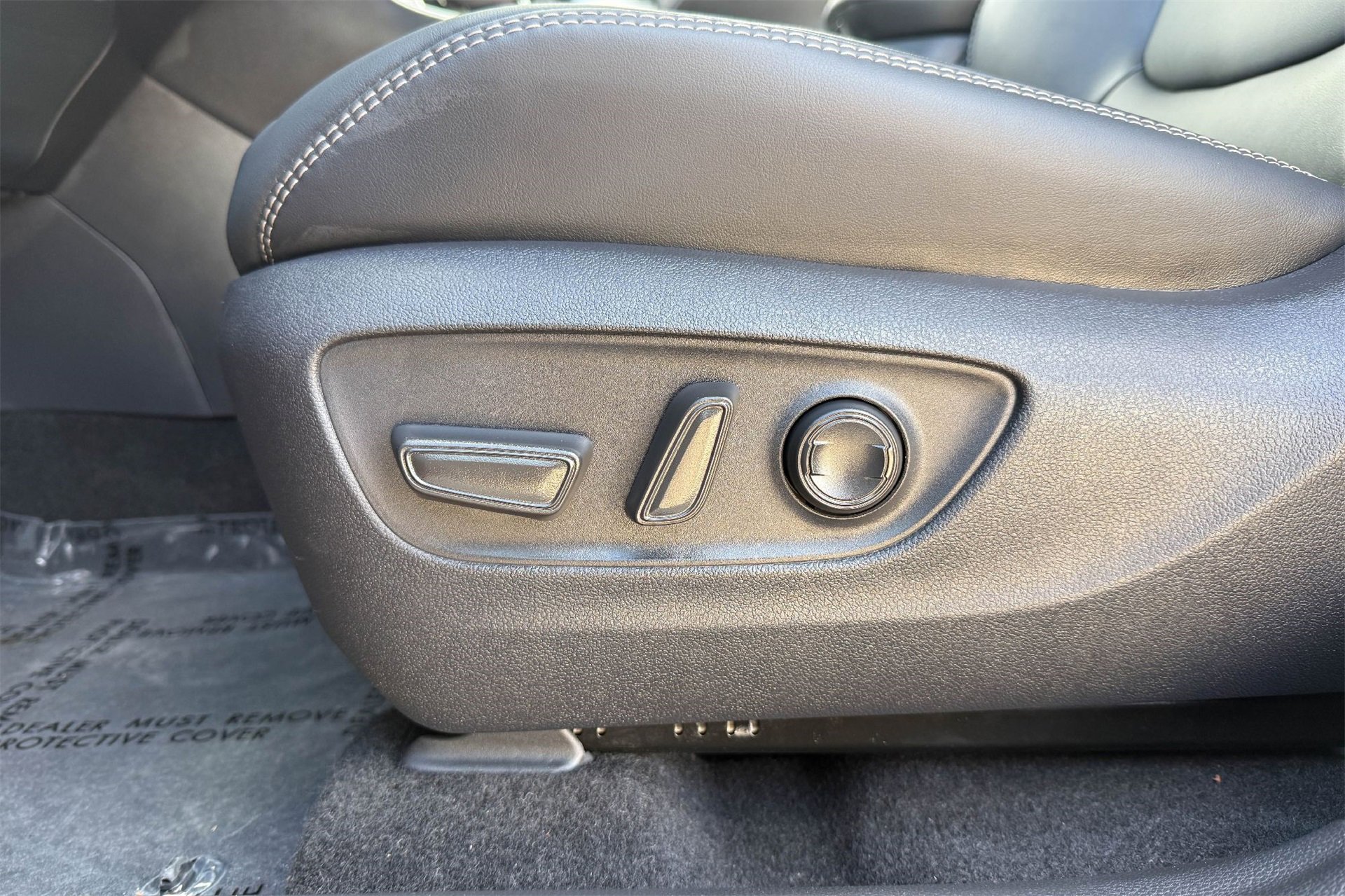 Used 2025 Toyota RAV4 XLE Premium image 24