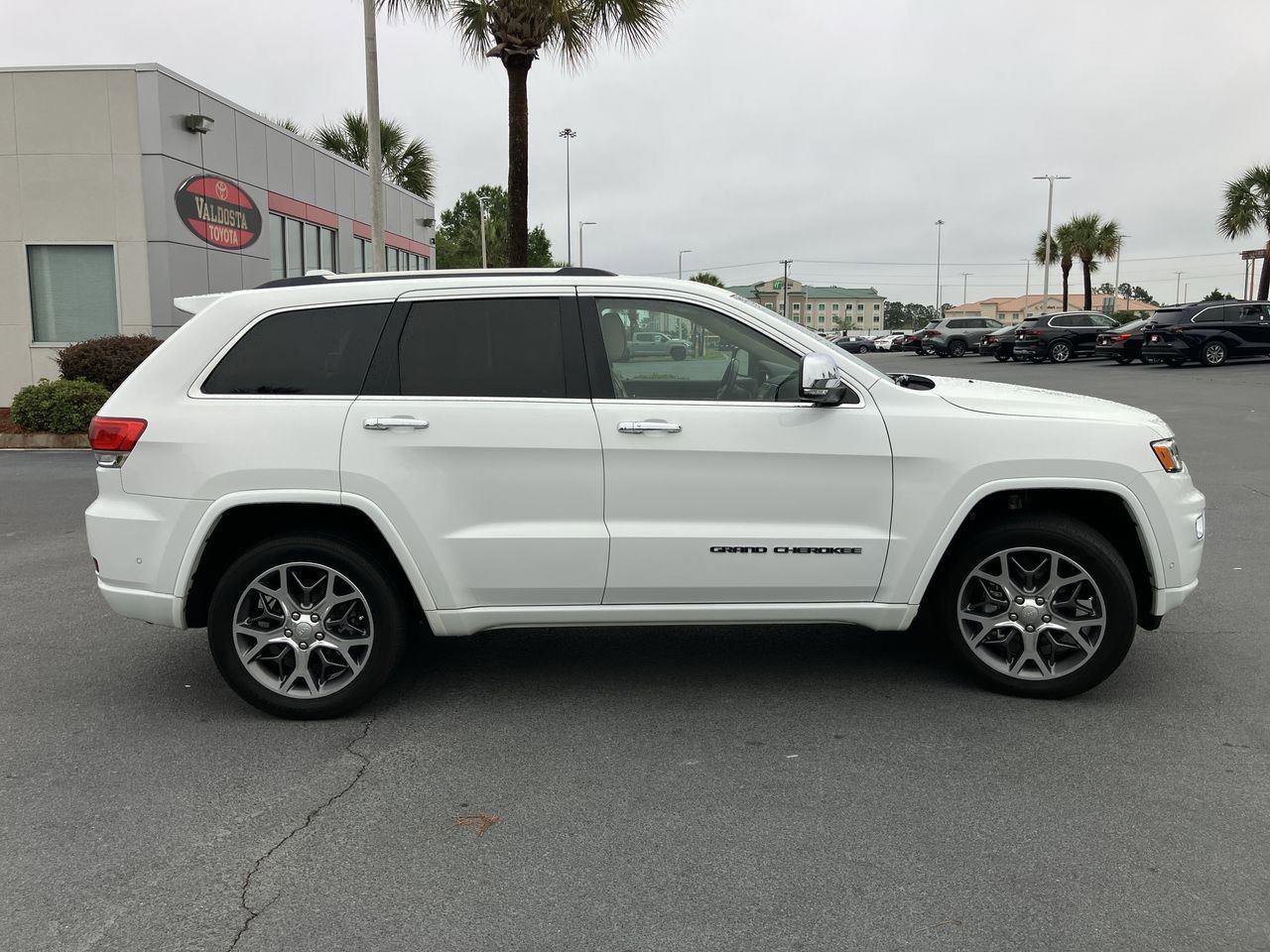 Used 2020 Jeep Grand Cherokee Overland AWD/4WD image 6
