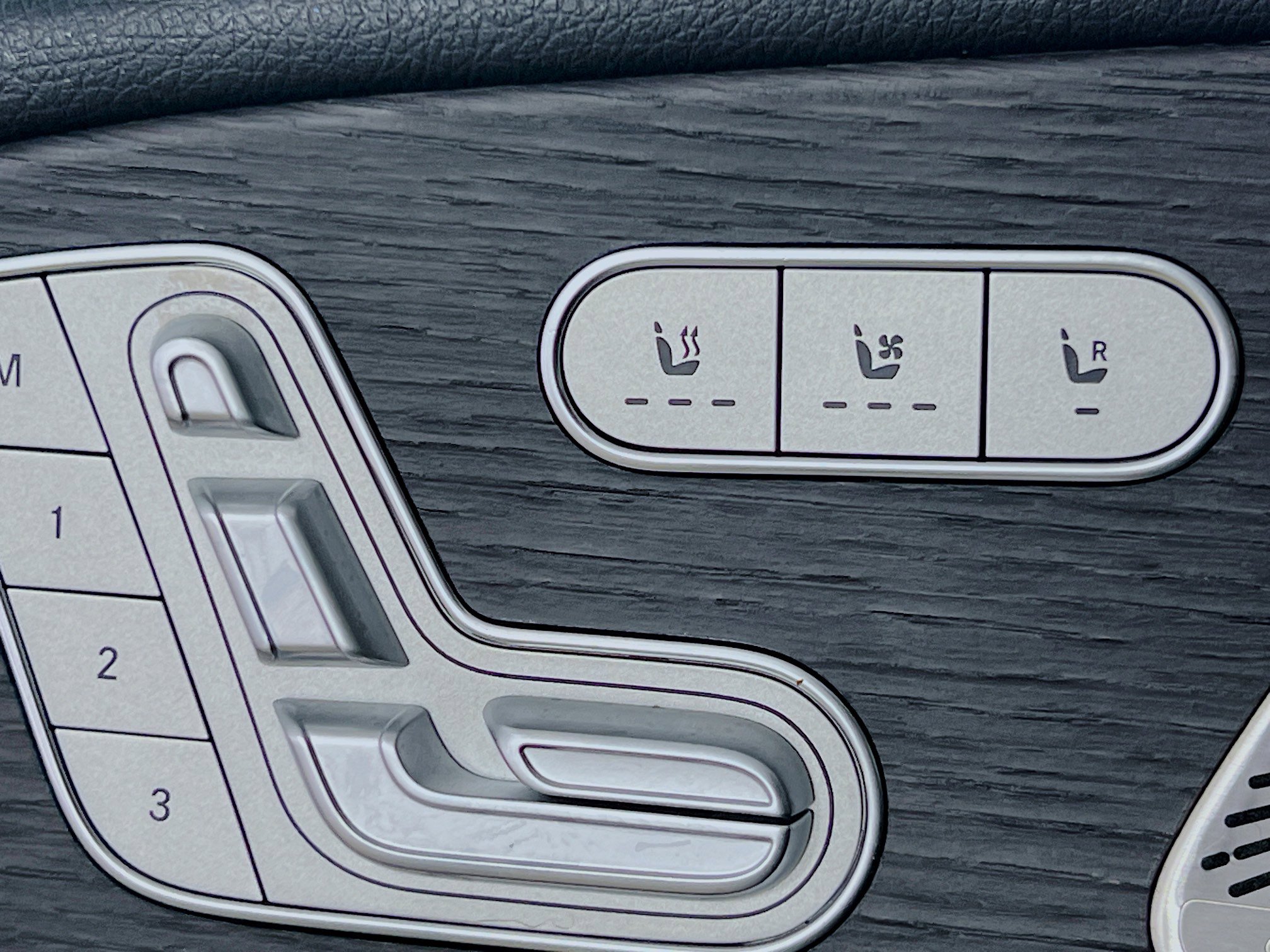 Used 2021 Mercedes-Benz GLS 450 4MATIC image 21