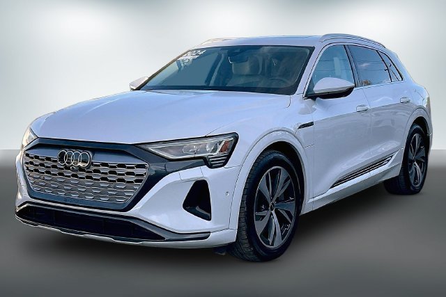 Certified 2024 Audi Q8 e-tron Premium Plus AWD/4WD image 2