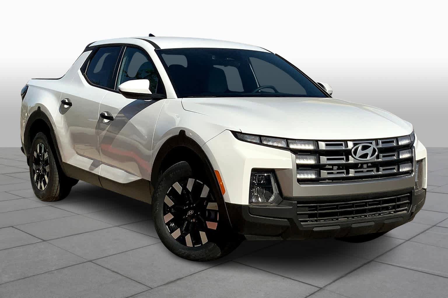 Used 2025 Hyundai Santa Cruz SE image 2