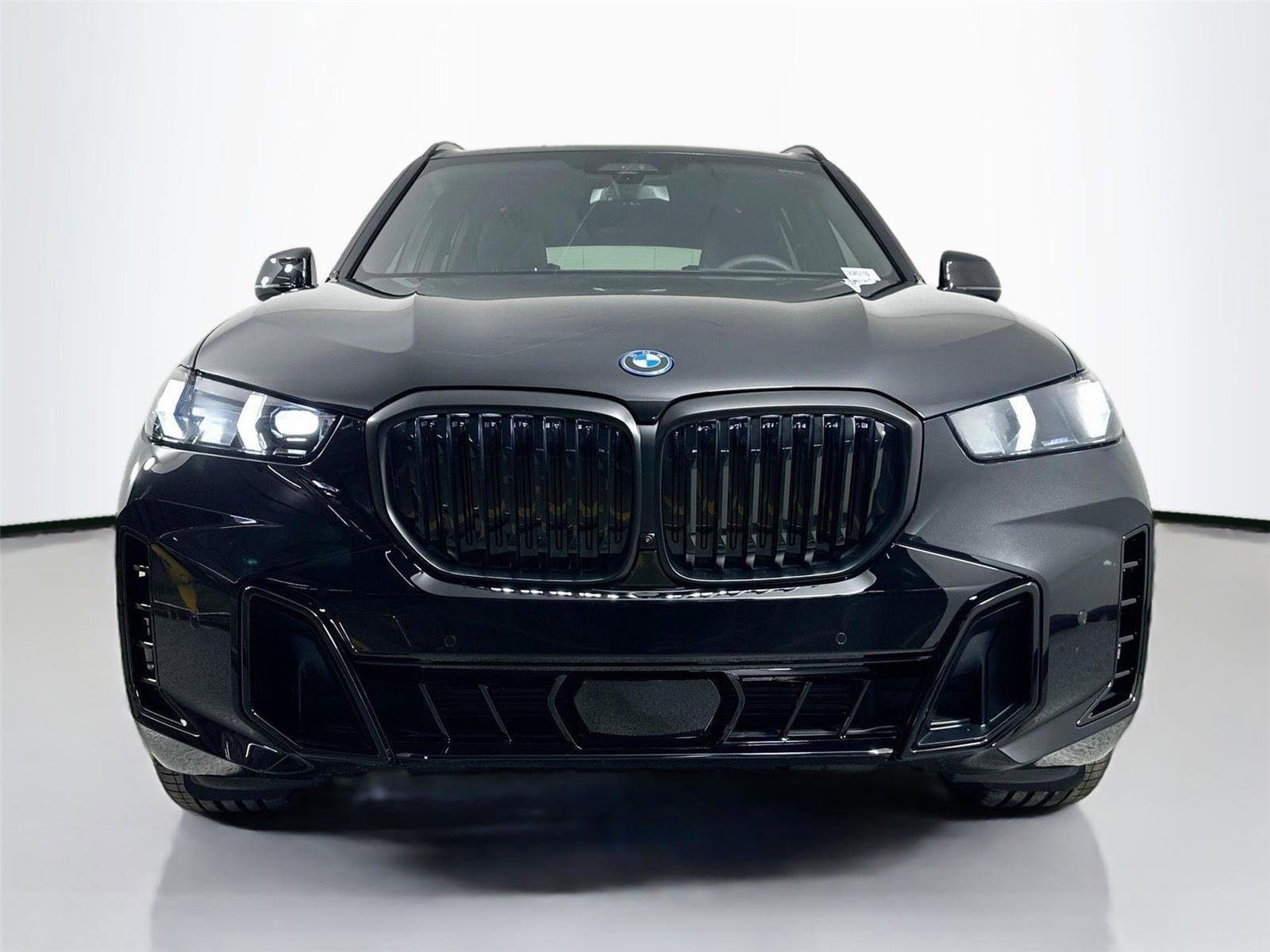 New 2026 BMW X5 xDrive50e image 2