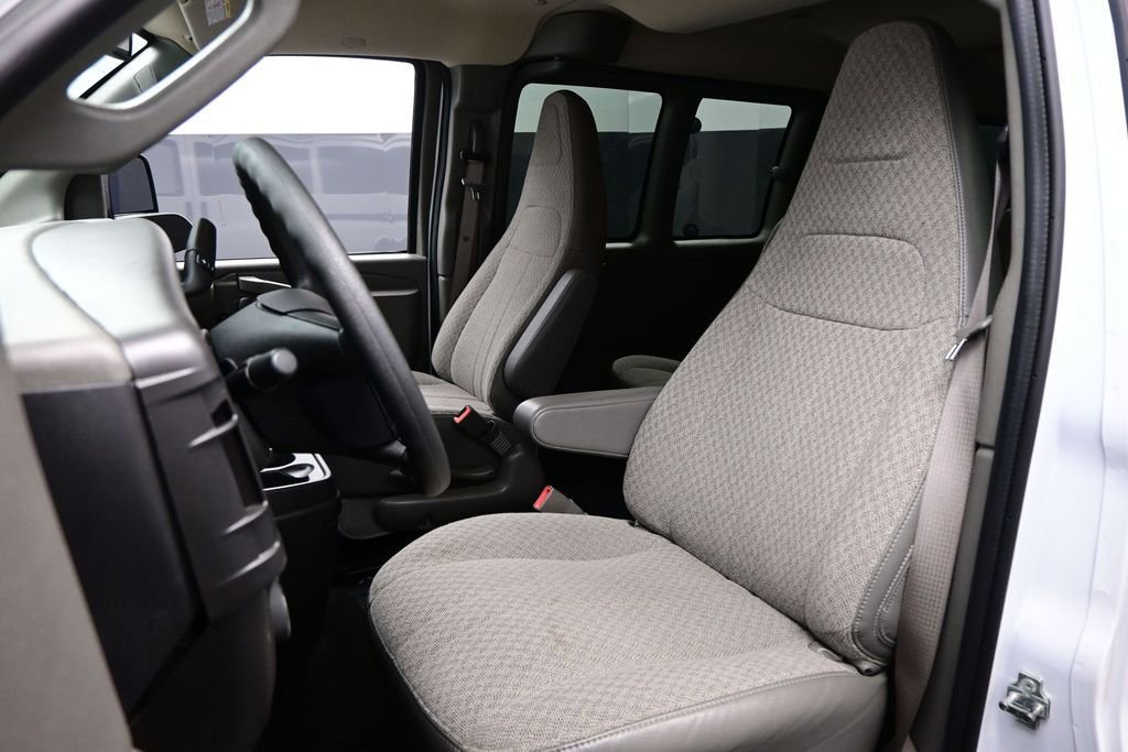 Used 2025 Chevrolet Express 3500 LT w/ LT Preferred Equipment Group RWD image 9