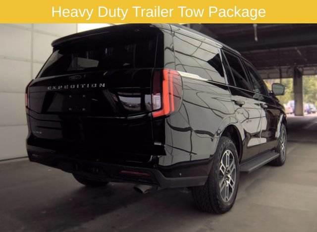 Used 2025 Ford Expedition Active AWD/4WD image 3