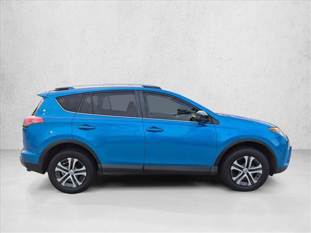 Used 2018 Toyota RAV4 LE FWD image 4