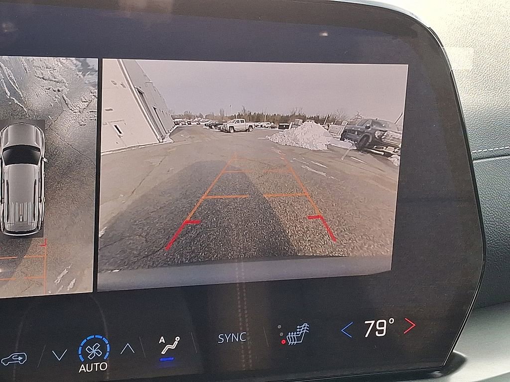 New 2025 Chevrolet Traverse LT w/ Driver Confidence Package image 4