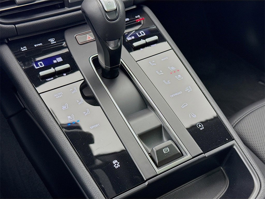 Used 2025 Porsche Macan image 22