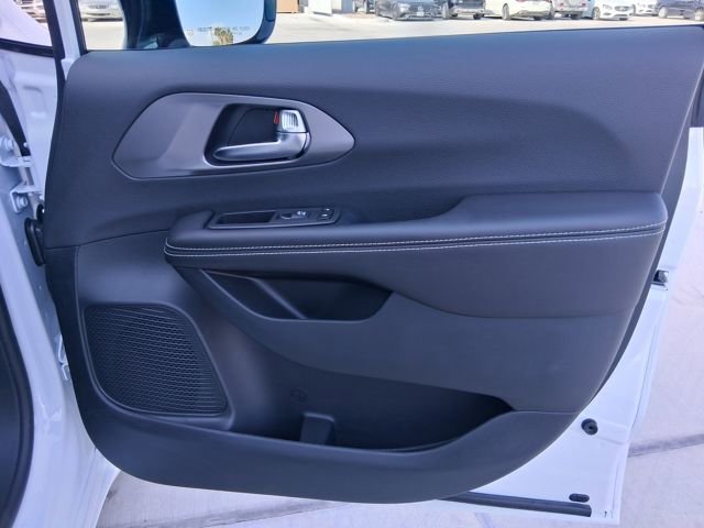 New 2026 Chrysler Pacifica Select w/ S Appearance Package image 23