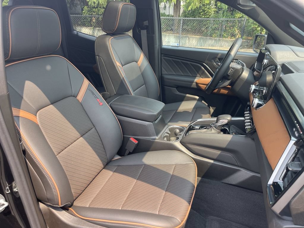 Certified 2025 GMC Canyon AT4 w/ Nightfall Edition AWD/4WD image 29