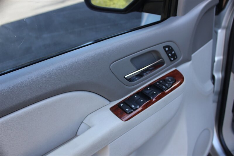 Used 2011 Chevrolet Tahoe LTZ AWD/4WD image 11