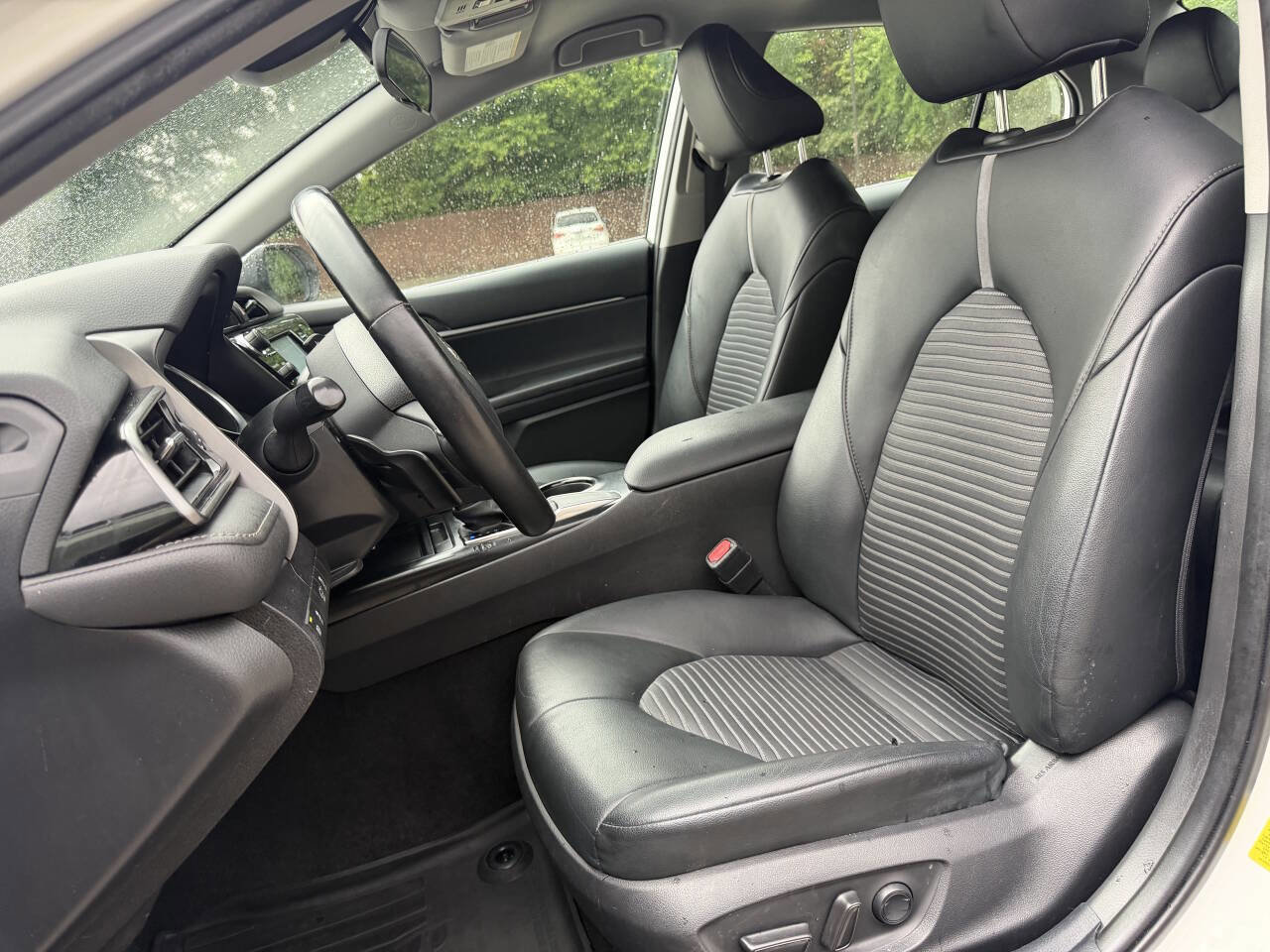 Used 2020 Toyota Camry SE FWD image 5