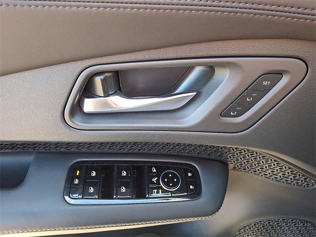 Used 2024 Nissan Ariya AWD image 13