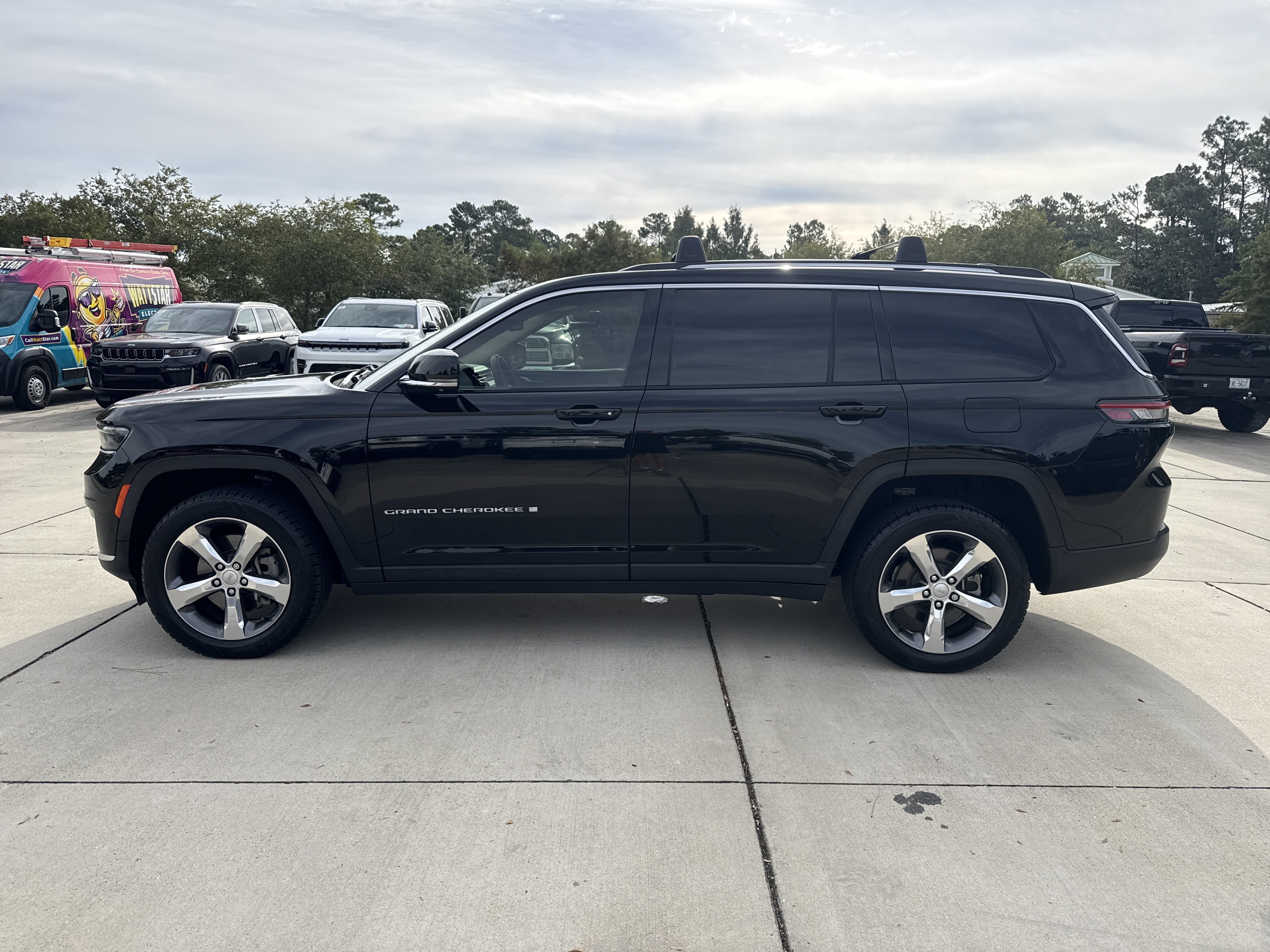 Used 2022 Jeep Grand Cherokee L Limited w/ Luxury Tech Group II AWD/4WD image 6