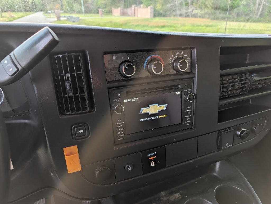 Used 2017 Chevrolet Express 3500 Extended RWD image 14
