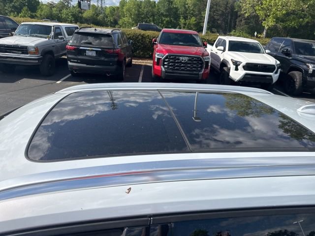 Used 2021 Volvo XC40 T5 Momentum image 11