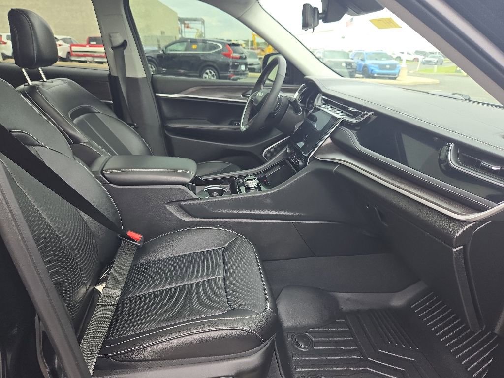 Used 2022 Jeep Grand Cherokee Limited 4xe w/ Luxury Tech Group II AWD/4WD image 32