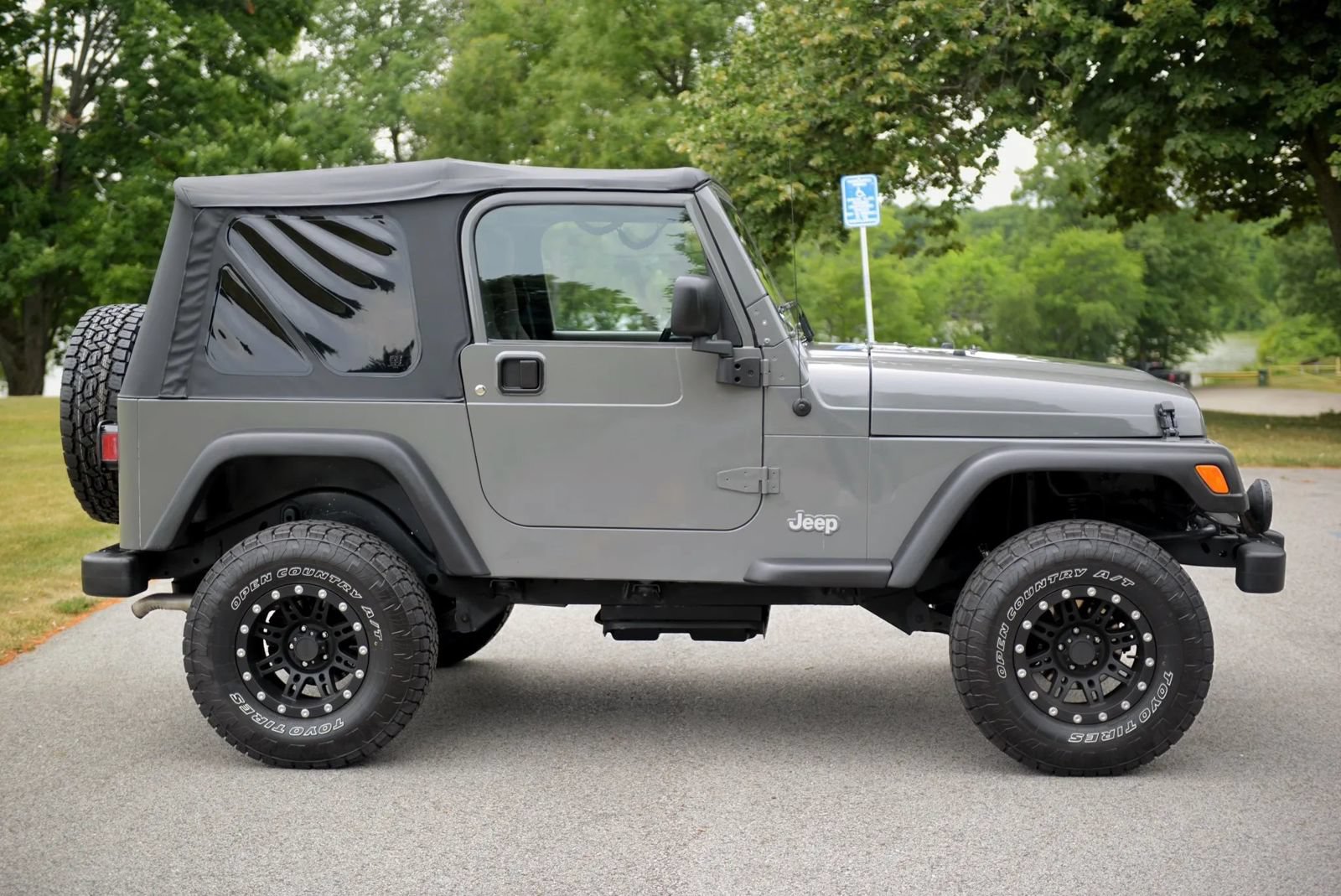 Used 2004 Jeep Wrangler 4WD w/ 30" Tire & Wheel Group image 27